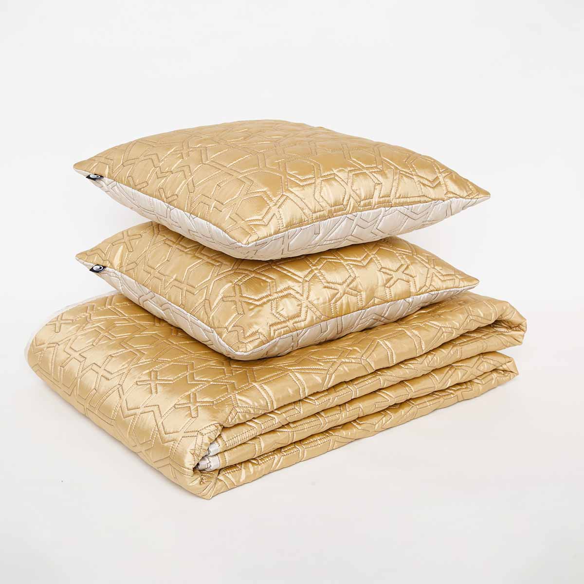 Tassel Quilt With Cushion Covers Set