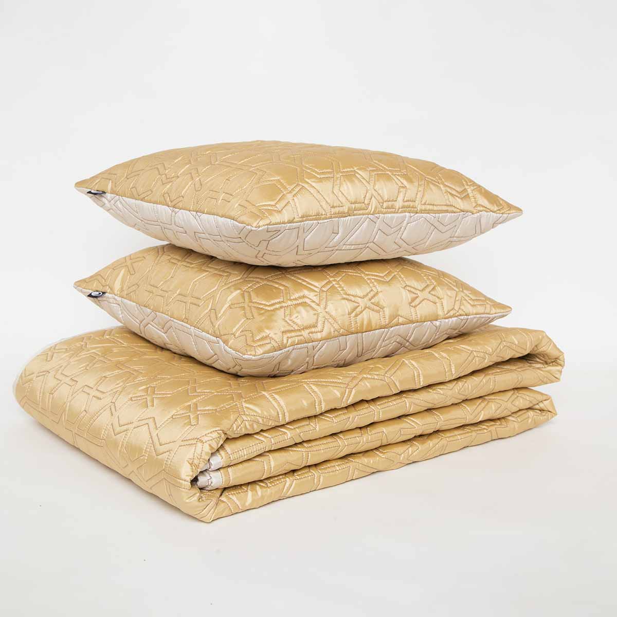 Tassel Quilt With Cushion Covers Set