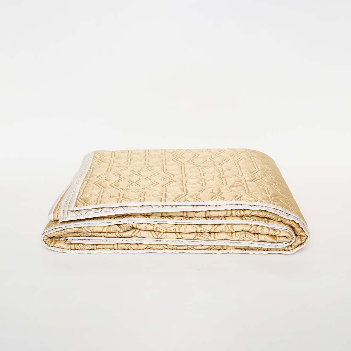 Tassel Quilt With Cushion Covers Set