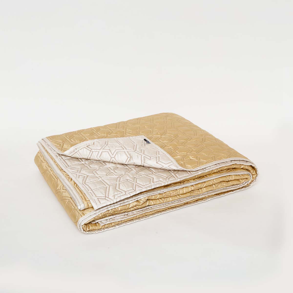 Tassel Quilt With Cushion Covers Set