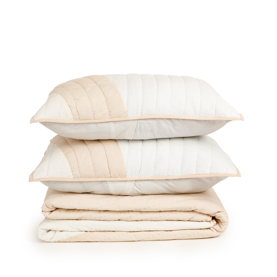 Jester Off-White Quilt With Sham Set