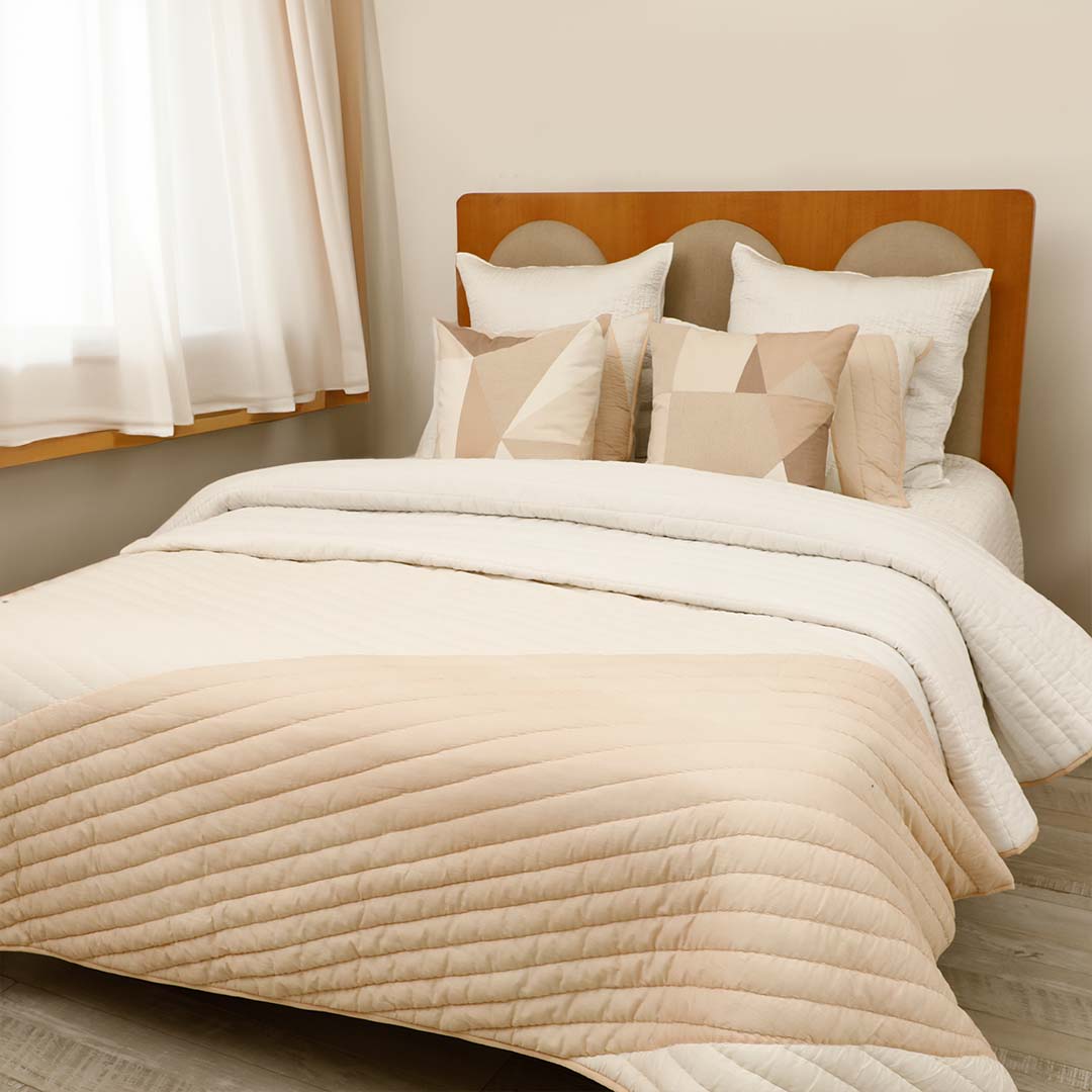 Jester Off-White Quilt With Sham Set