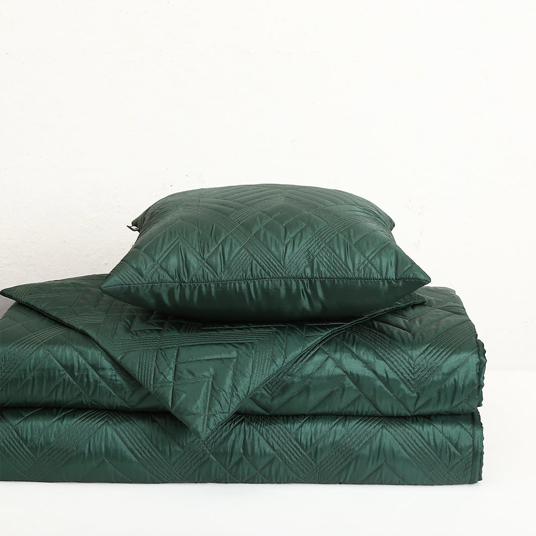 Riviera Geometric Quilt with Cushion Covers Set